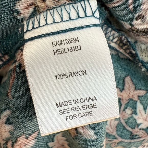 Live To Be Spoiled Green Floral Button Front Tie-Hem Blouse – Size S Boho Style - Picture 6 of 9